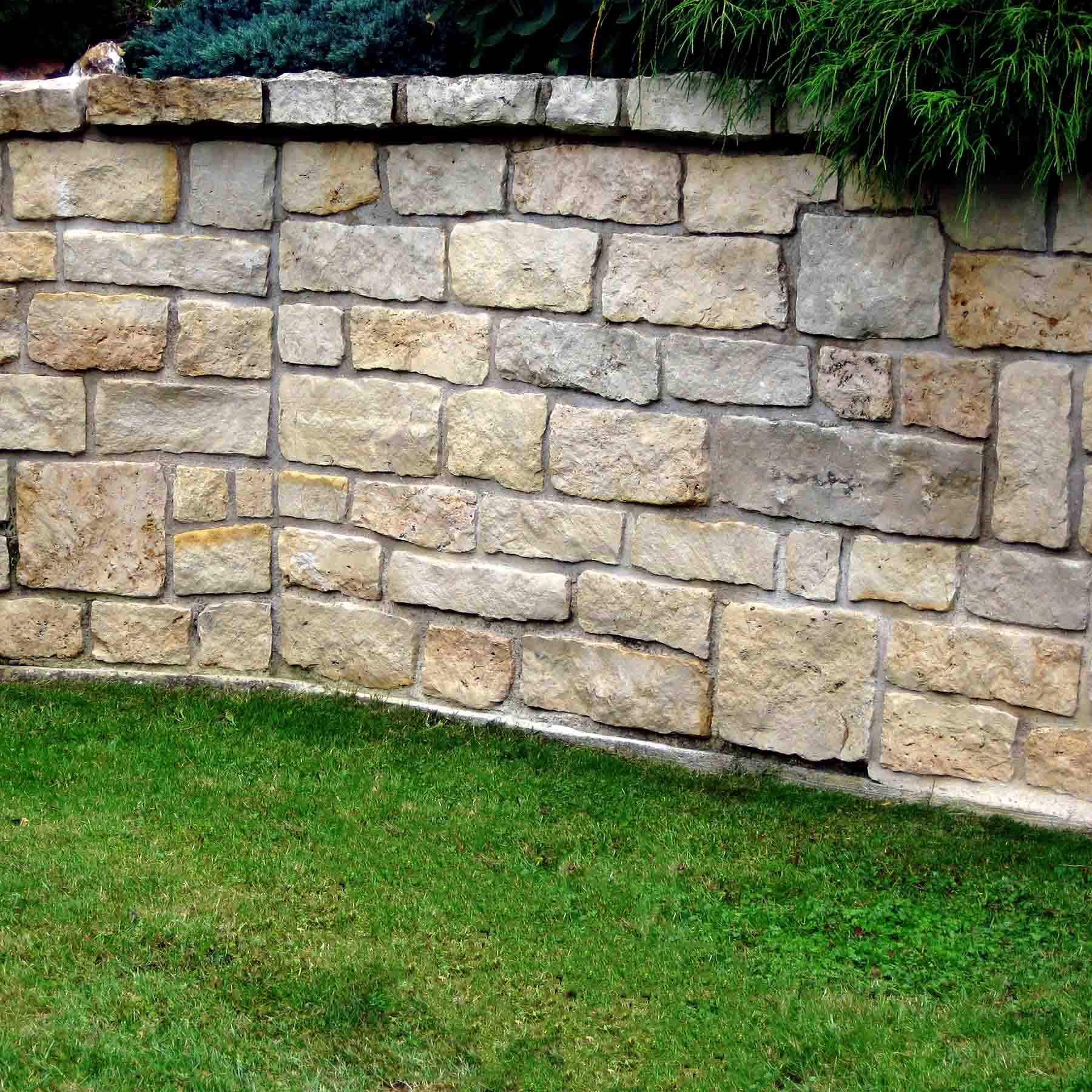 Natursteinmauern aus Meskalith® Natursteinen